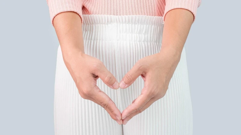 Vệ sinh vùng kín sạch sẽ trong giai đoạn chưa có tổn thương để hỗ trợ quá trình đào thải tự nhiên