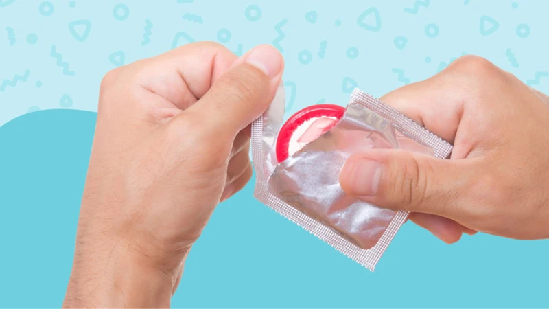 Quan hệ tình dục an toàn, sử dụng bao cao su, hạn chế số lượng bạn tình để phòng ngừa HPV