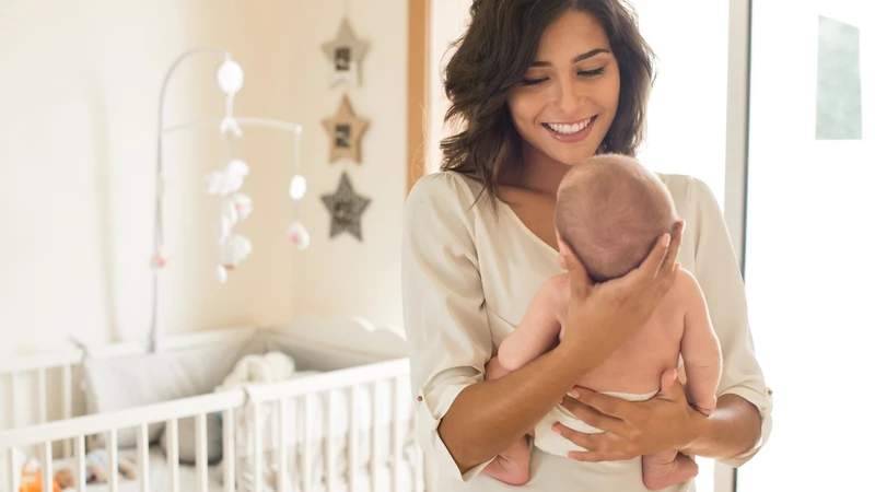Hướng dẫn cách bế trẻ sơ sinh an toàn và đúng kỹ thuật