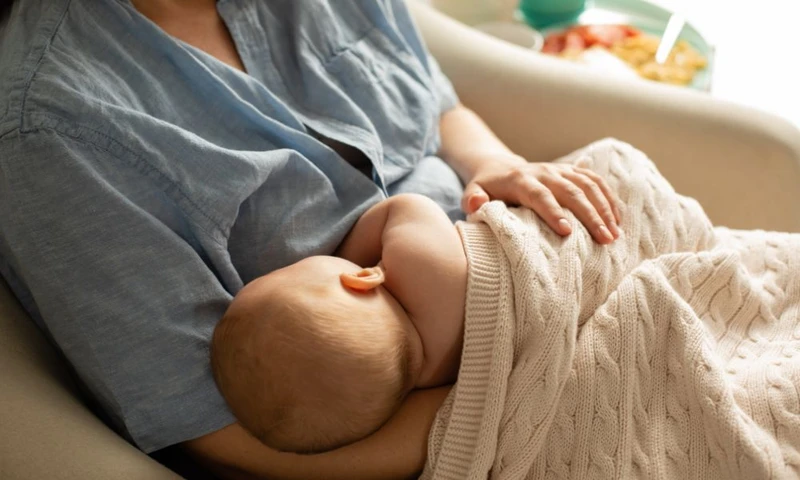 Biết cách cho bé bú đúng cách giúp bà mẹ thoải mái hơn trong thời gian cho bú