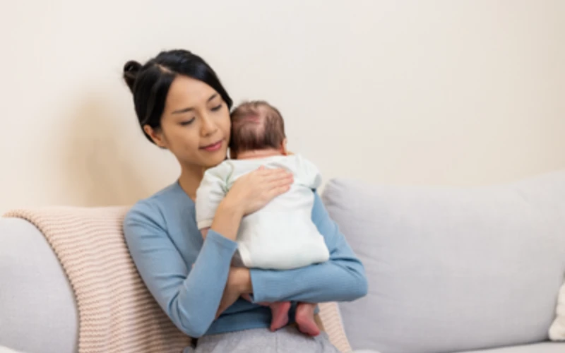 Có thể vỗ ợ hơi cho trẻ để phòng ngừa nôn trớ