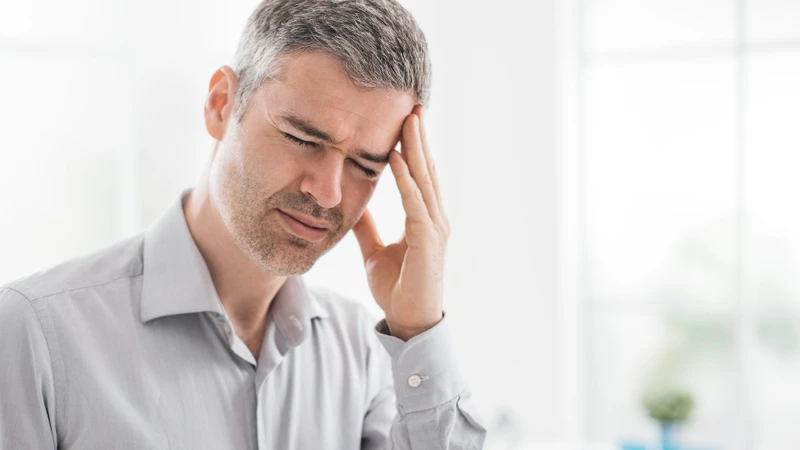 Nhức đầu là một dấu hiệu điển hình của huyết áp cao