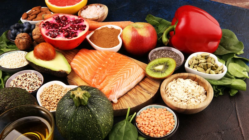 Ăn đa dạng thực phẩm, ưu tiên rau, trái cây, ngũ cốc nguyên hạt và nguồn đạm phù hợp