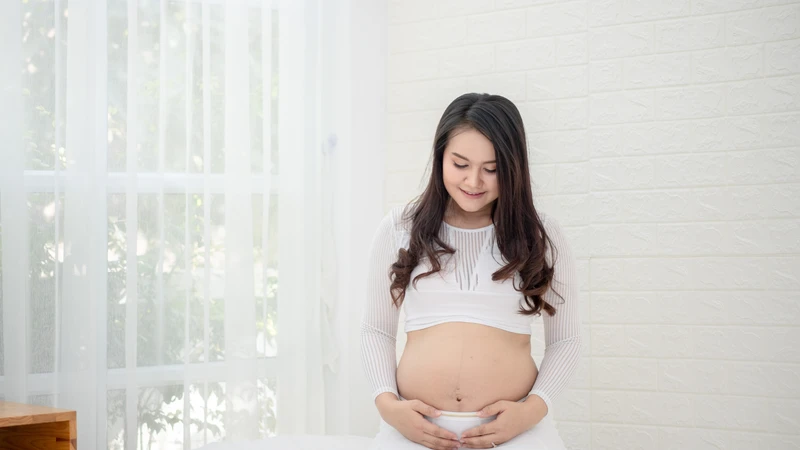 Phụ nữ mang thai hoặc đang cho con bú không nên tự ý sử dụng tinh dầu thông đỏ