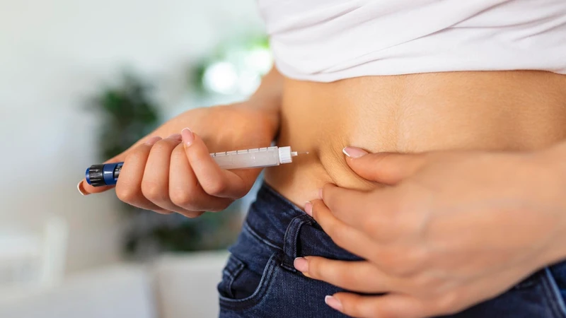 Insulin là một loại hormone quan trọng do tuyến tụy tiết ra, có nhiệm vụ điều hòa lượng đường trong máu