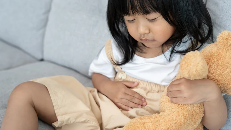 Đau bụng có thể là dấu hiệu thừa kẽm, đặc biệt khi bổ sung quá liều trong thời gian dài