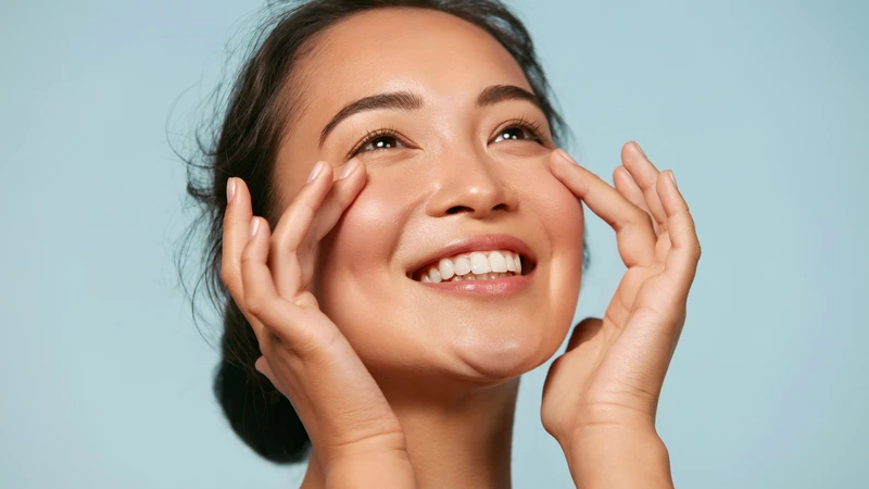 Kẽm tham gia tổng hợp collagen, hỗ trợ duy trì cấu trúc, độ đàn hồi và sức khỏe của làn da
