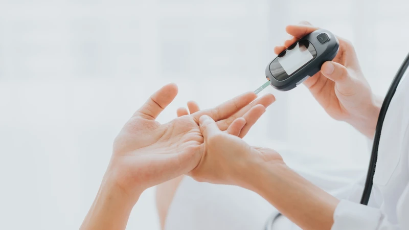 Trong nghiệm pháp dung nạp glucose, thai phụ sẽ được đo đường huyết lúc đói, sau đó uống 75 g glucose và tiếp tục đo đường huyết sau 1 giờ và 2 giờ