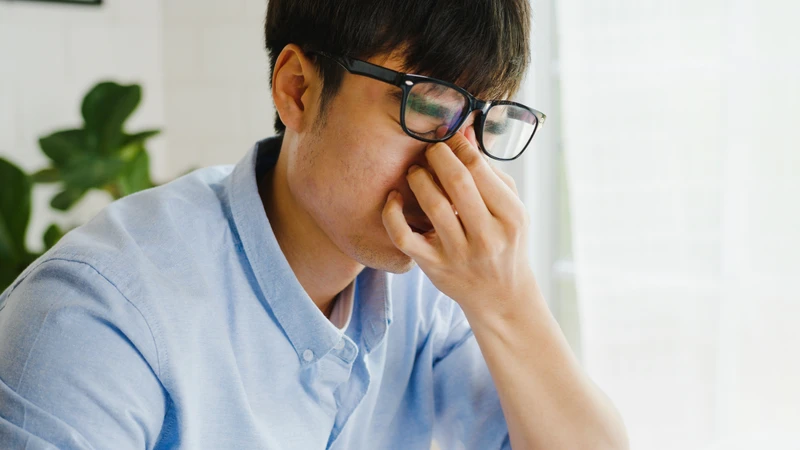 Khi đau mỏi mắt nên đi kiểm tra ngay