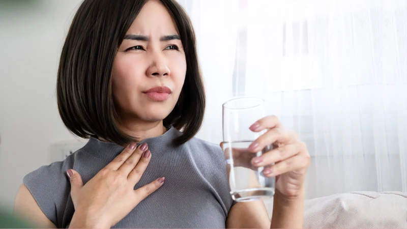 Khàn giọng kèm khó nuốt cần được bác sĩ đánh giá sớm