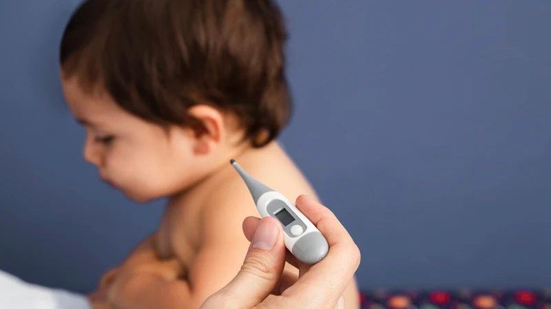 Một số trẻ có thể gặp sốt sau khi sử dụng Beyfortus