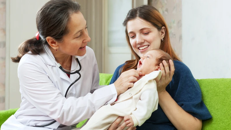 Cha mẹ nên tham khảo ý kiến bác sĩ trước khi bổ sung men vi sinh cho trẻ
