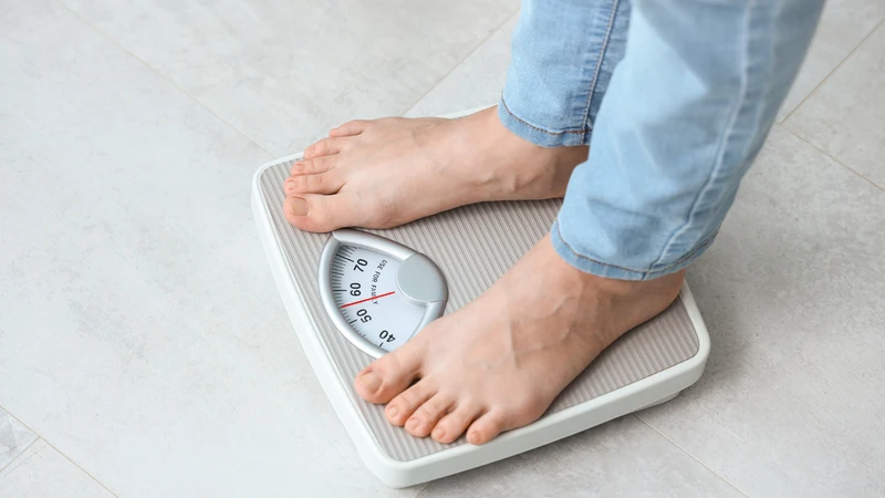 Giảm cân từ 5kg trở lên trong vòng một tháng mà không ăn kiêng hoặc tăng vận động là dấu hiệu nguy hiểm