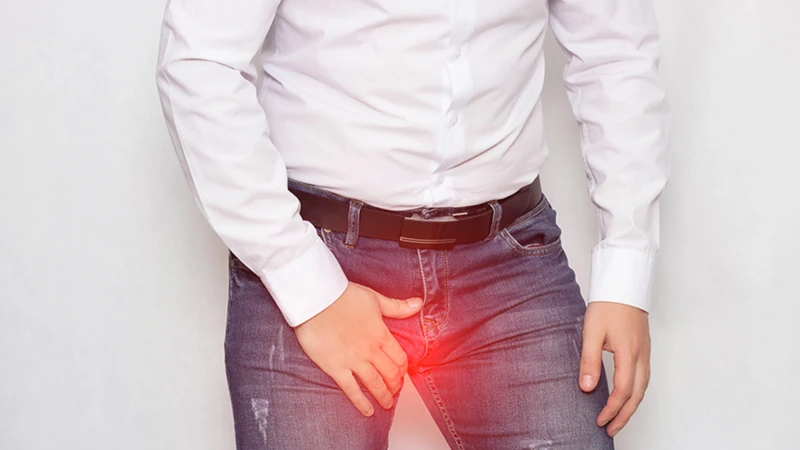 Nếu để ghim quá lâu mà không tháo ghim bao quy đầu, ghim có thể ăn sâu vào da gây đau đớn, viêm nhiễm cục bộ hoặc để lại sẹo lồi