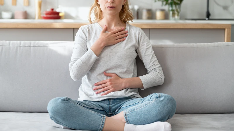 Nên tập các bài tập luyện hít thở và vận động phù hợp