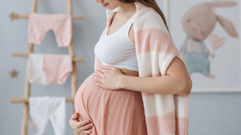 Khi thai máy có nhói bụng không? Những điều mẹ cần biết 1