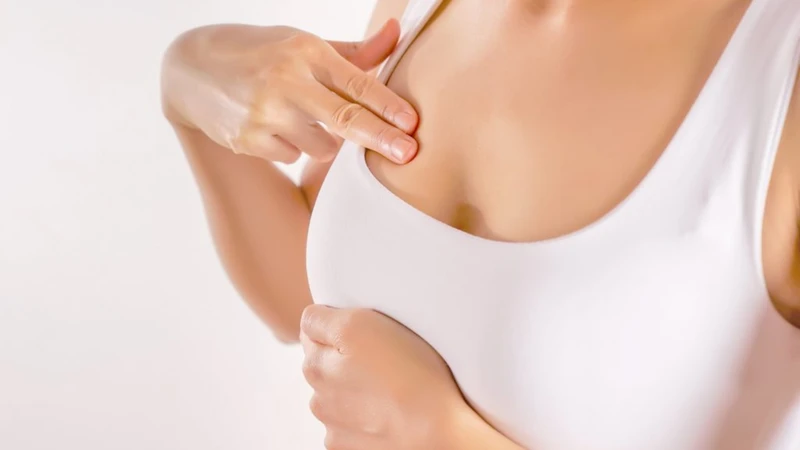 Khối u lành tính có nên mổ không? Khối u vú lành tính đa số không cần mổ nếu kích thước nhỏ và ổn định
