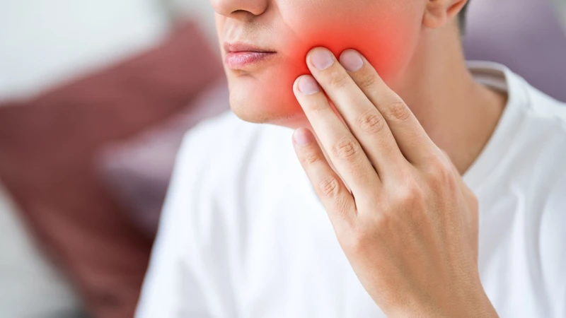 Viêm lợi trùm là một trong các biến chứng có thể xảy ra nếu không xử lý răng khôn sớm
