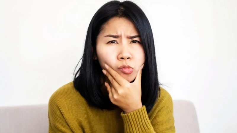 Răng khôn mọc ngang nếu không nhổ bỏ có thể gây rối loạn khớp thái dương hàm