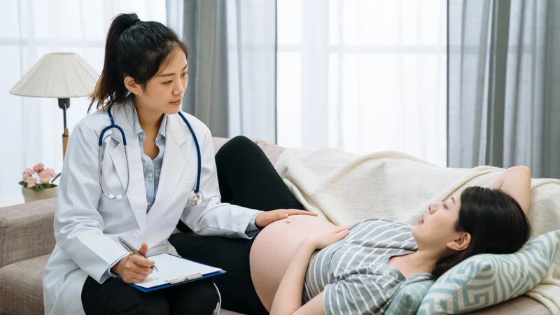 Mẹ bầu chưa tiêm Rubella cần khám thai và theo dõi sức khỏe kỹ