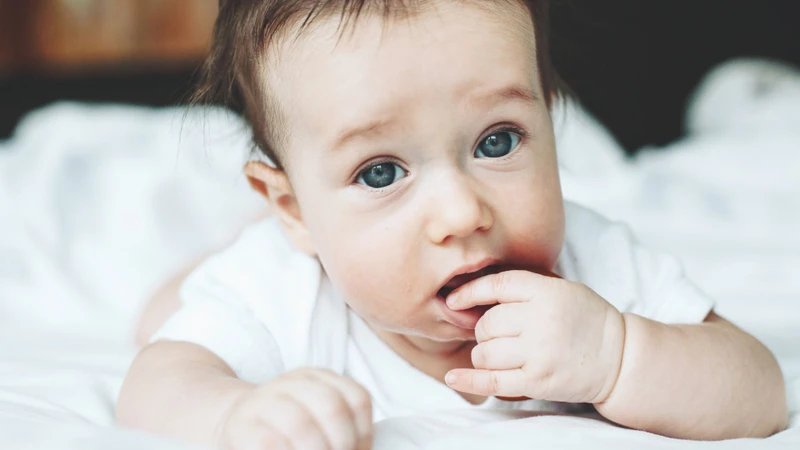 Bé 4 tháng tuổi thay đổi giấc ngủ do nhiều yếu tố phát triển