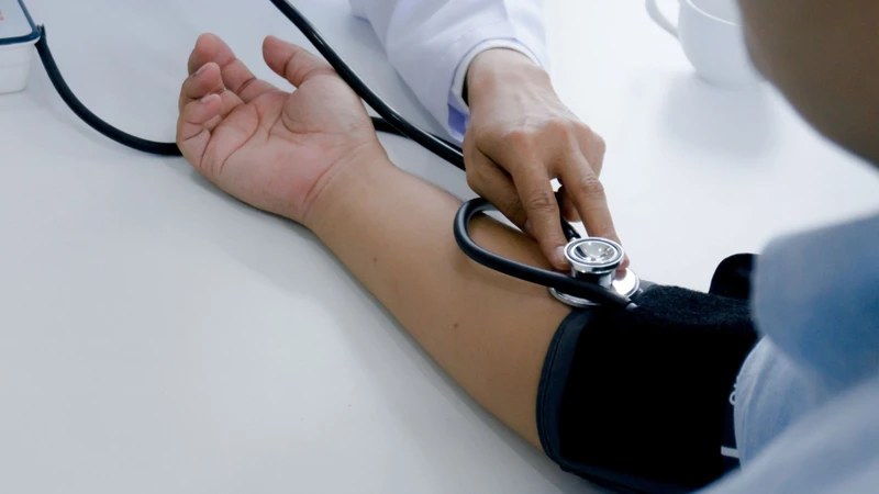 Làm gì khi bị tụt huyết áp bất ngờ? Hướng dẫn xử lý và phòng tránh hiệu quả 1