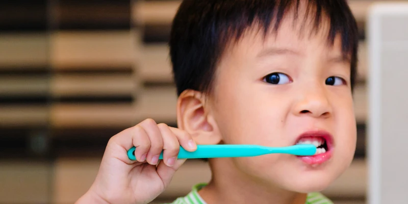 Hãy dạy trẻ cách chăm sóc răng miệng đúng cách để giữ răng chắc khỏe và phòng ngừa sâu răng