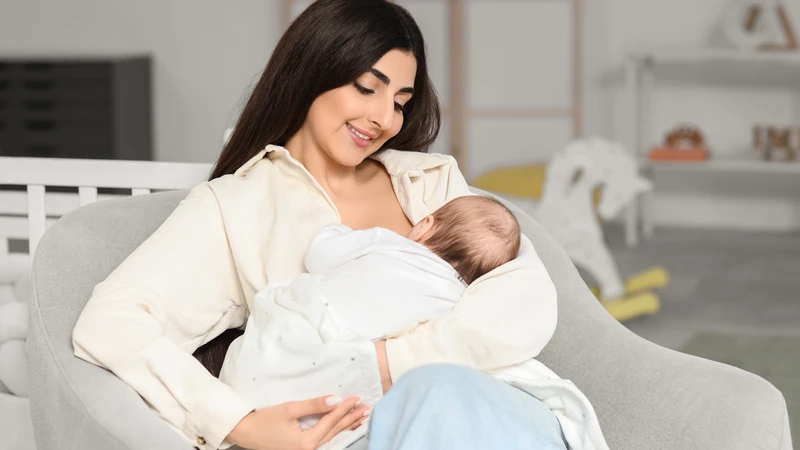 Quan sát phản ứng của bé giúp mẹ hiểu rõ tình trạng bất dung nạp lactose