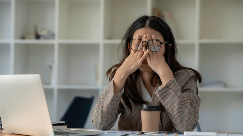 Khi thiếu ngủ và căng thẳng, da khó phục hồi tế bào, quá trình lão hóa diễn ra nhanh hơn bình thường