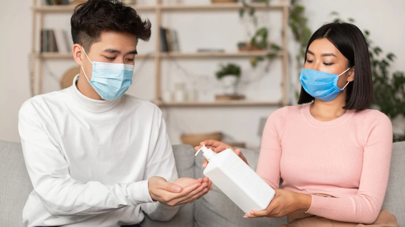 Tiếp xúc gần với nguồn bệnh làm tăng nguy cơ lây nhiễm qua đường hô hấp
