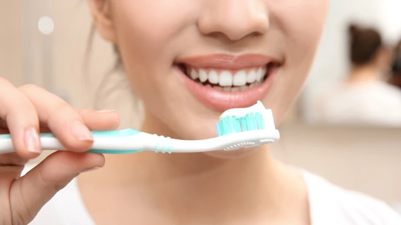 Nên duy trì vệ sinh răng miệng đúng cách sau khi lấy cao răng