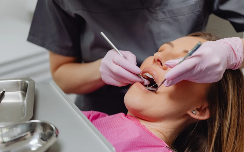 Lấy tủy răng lần 2 có đau không còn tùy thuộc vào nhiều yếu tố