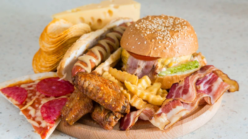 LDL cholesterol tăng cao thường là do lối sống và ăn uống không lành mạnh trong thời gian dài