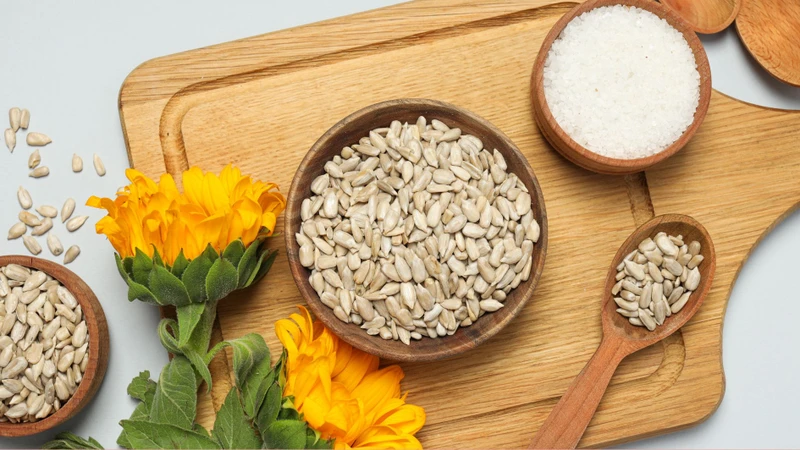 lecithin-la-gi-vai-tro-nguon-thuc-pham-va-luu-y-khi-bo-sung (4).jpg