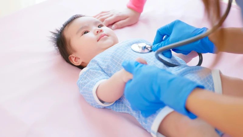 Tham khảo ý kiến bác sĩ để được tư vấn về các loại vắc xin cần thiết cho bé