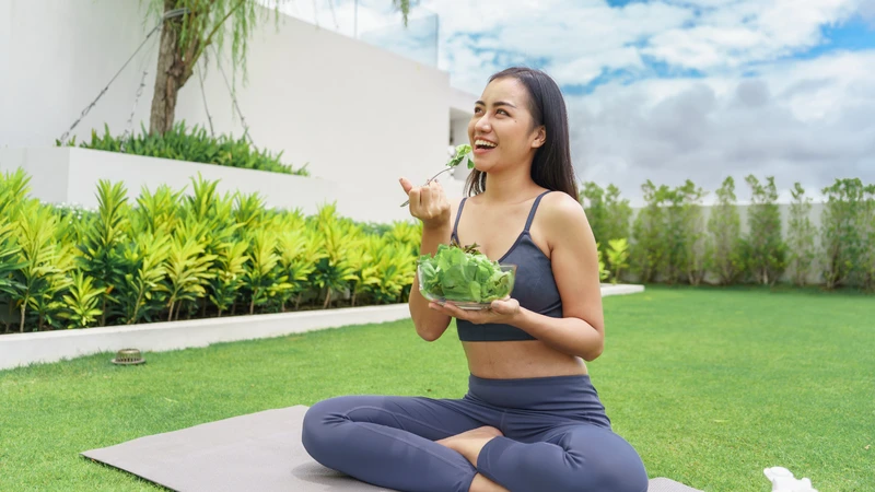 Lối sống lành mạnh và chế độ ăn cân bằng giúp tăng cường sức khỏe tổng thể