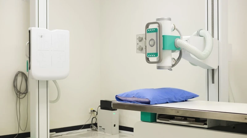 Khám nha khoa kết hợp với X-quang răng có thể phát hiện tình trạng bất thường của răng