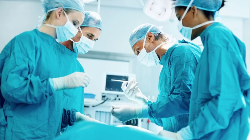 Một số trường hợp có bất thường hàm hoặc răng phức tạp có thể cần can thiệp phẫu thuật