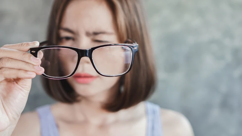 Nhiều người thắc mắc loạn thị có cần đeo kính không?