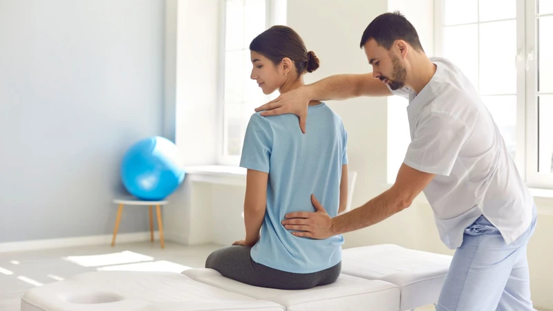Phụ nữ cần chú ý khám sức khỏe để kiểm tra tình trạng loãng xương