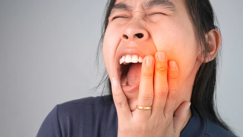 Vị trí lồi xương có thể ảnh hưởng đến mức độ cộm trong miệng