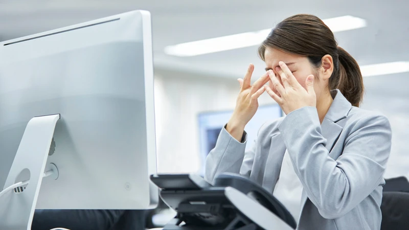 Đau mắt dữ dội kèm theo đỏ mắt là dấu hiệu cần được thăm khám ngay lập tức