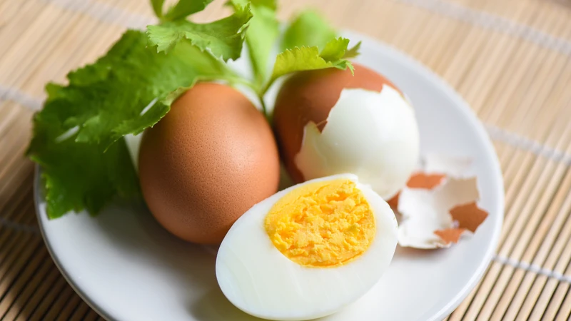 Lòng trắng trứng gồm khoảng 90% nước và 10% protein