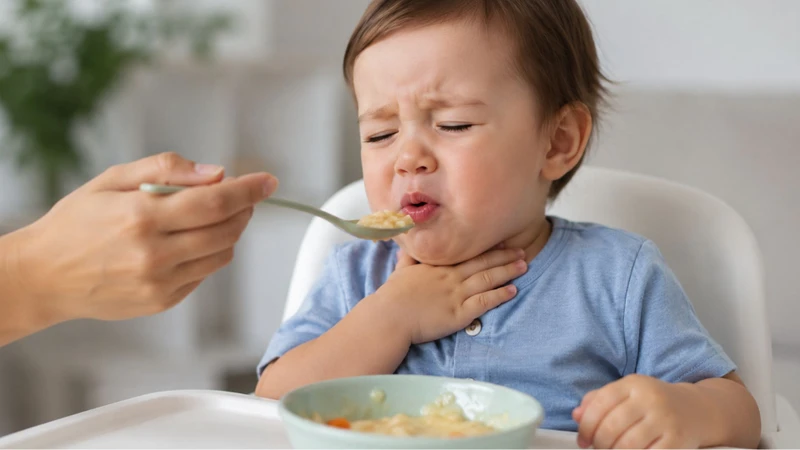 Bất thường vòm miệng có thể ảnh hưởng đến việc ăn uống