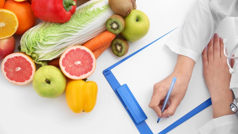 Mẹ bầu nên tham khảo ý kiến bác sĩ để được tư vấn dinh dưỡng phù hợp