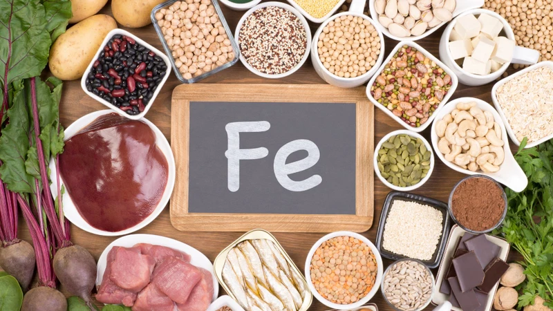Ưu tiên axit folic, sắt, canxi, protein và DHA trong chế độ ăn hằng ngày