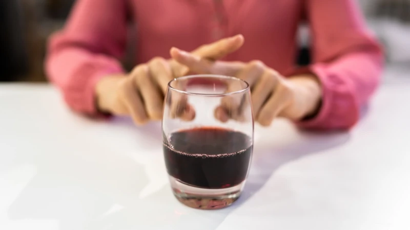 Tránh caffeine, rượu, thuốc lá giúp cơ thể thư giãn để dễ ngủ hơn