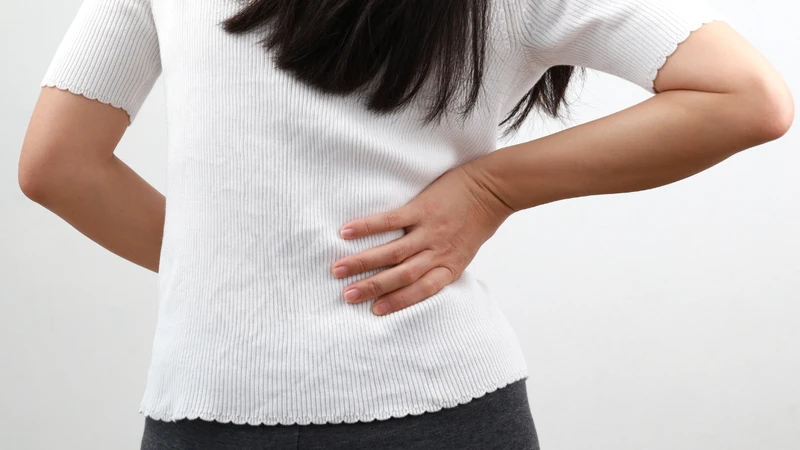 Những điều mẹ bầu cần biết khi bị ra máu báo thai kèm đau lưng
