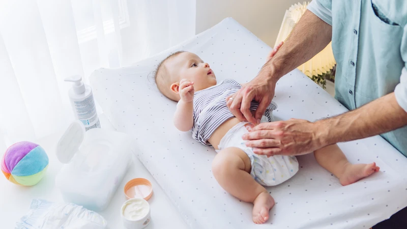 Mấy tháng thì cho trẻ uống thêm sữa ngoài​? Những điều cha mẹ nên biết 4