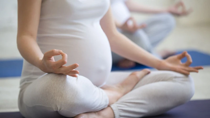 Mẹ nên tập yoga dành cho bà bầu để giúp mẹ bầu chuyển dạ nhanh chóng